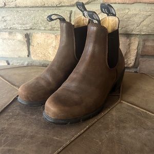 Women’s heeled Blundstone boots